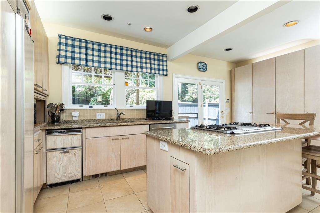 116 Huntington Road NE