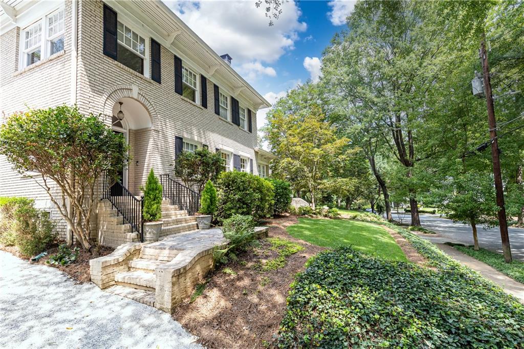 116 Huntington Road NE