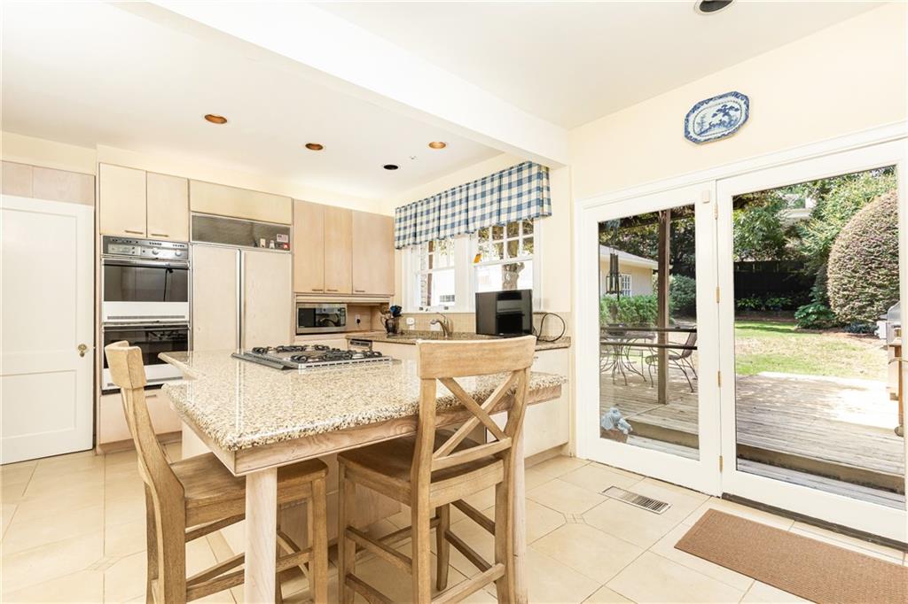 116 Huntington Road NE