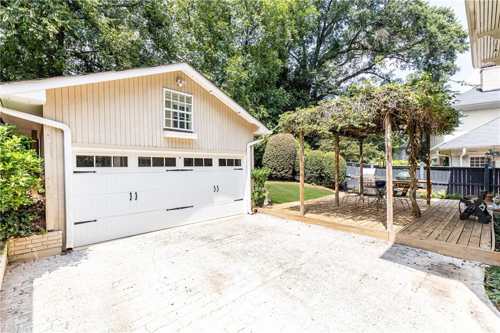 116 Huntington Road NE