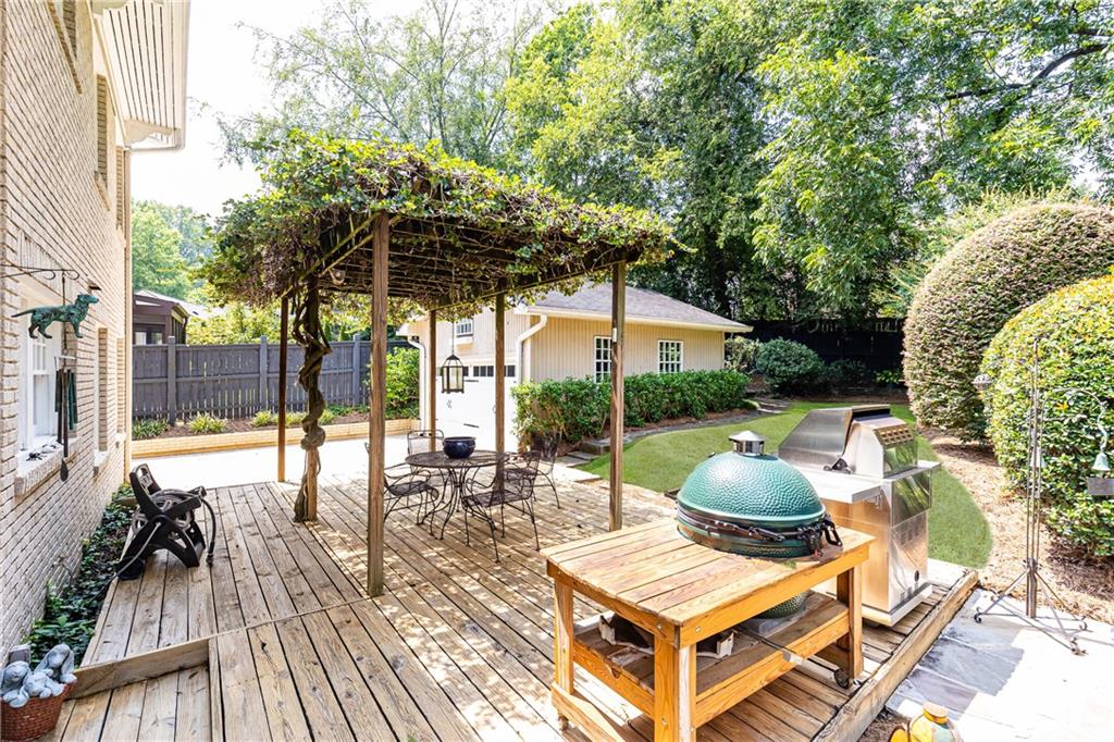 116 Huntington Road NE