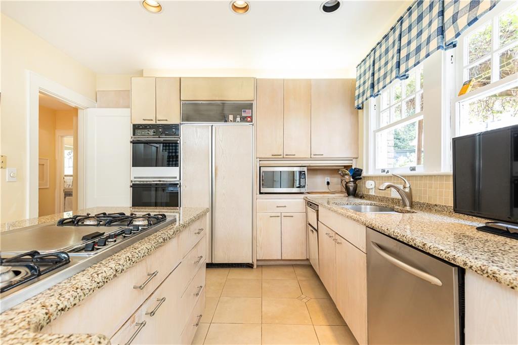 116 Huntington Road NE