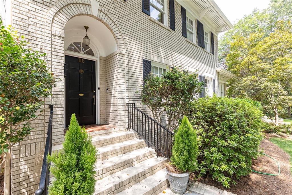 116 Huntington Road NE