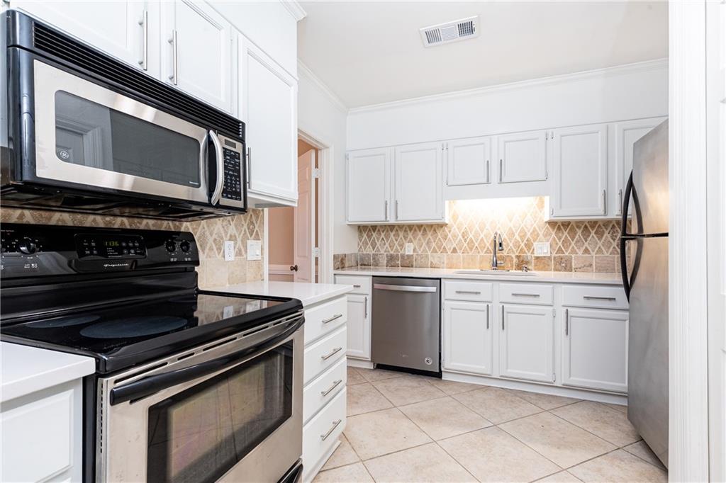 961 Lenox Hill Court NE