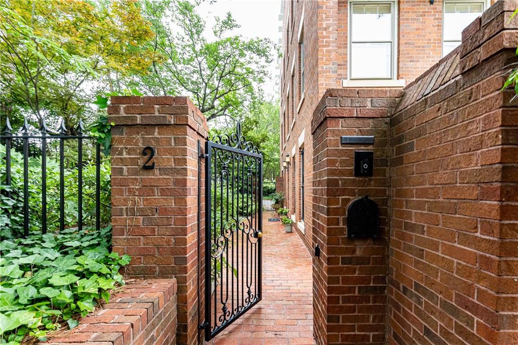 2 Muscogee Avenue NW