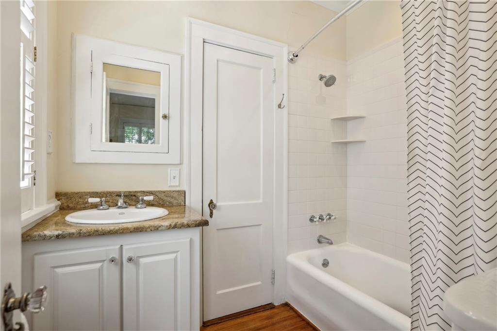 125 Huntington Road NE