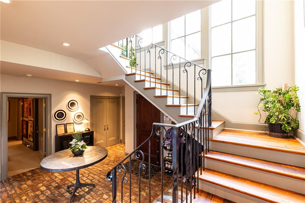 45 Montclair Drive NE