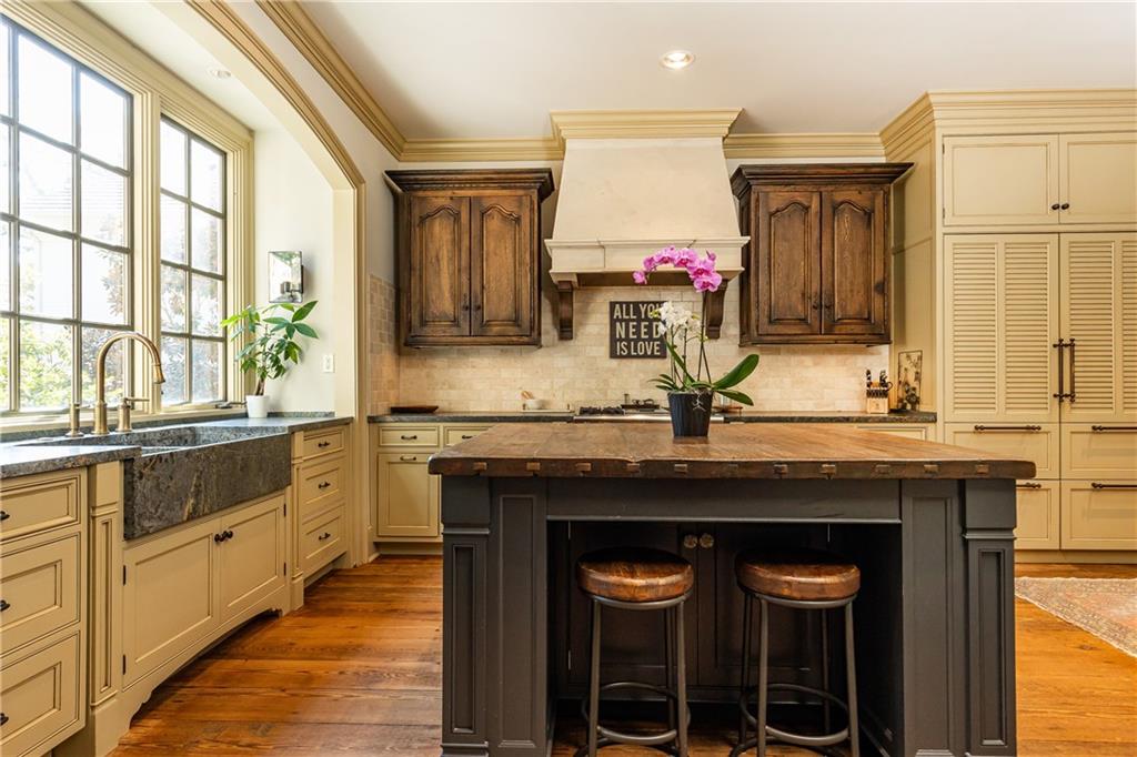 45 Montclair Drive NE