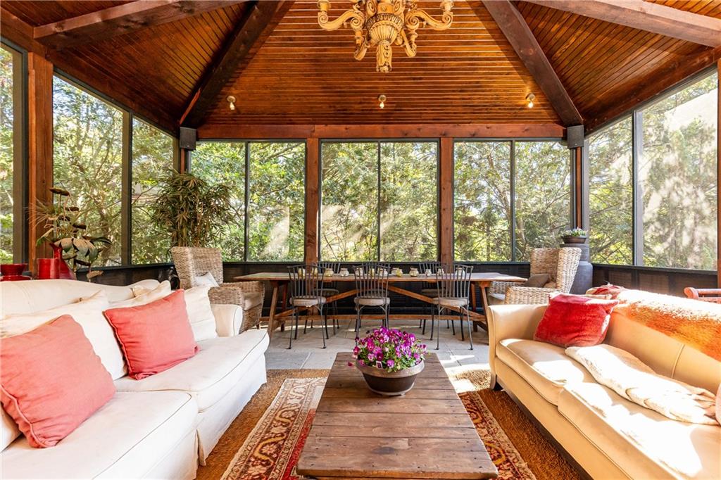 45 Montclair Drive NE