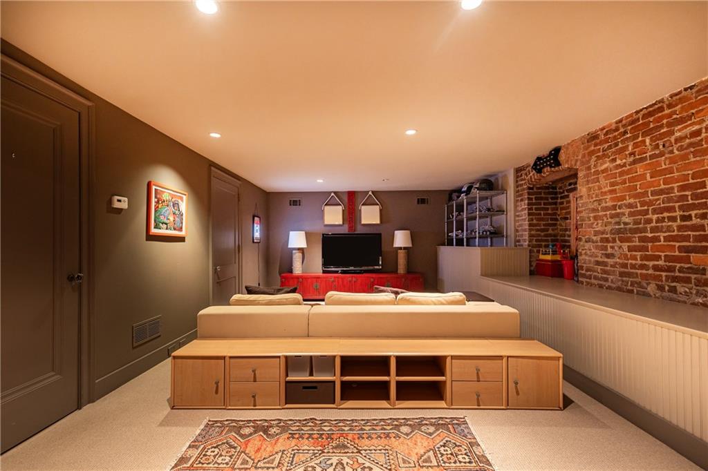 45 Montclair Drive NE