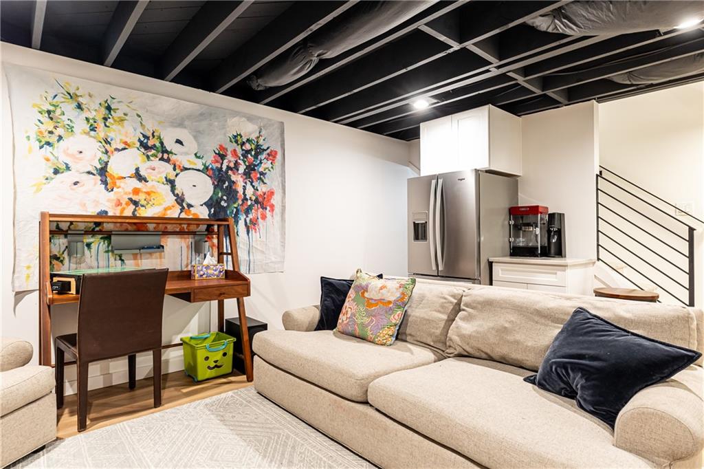 3042 Farmington Drive SE