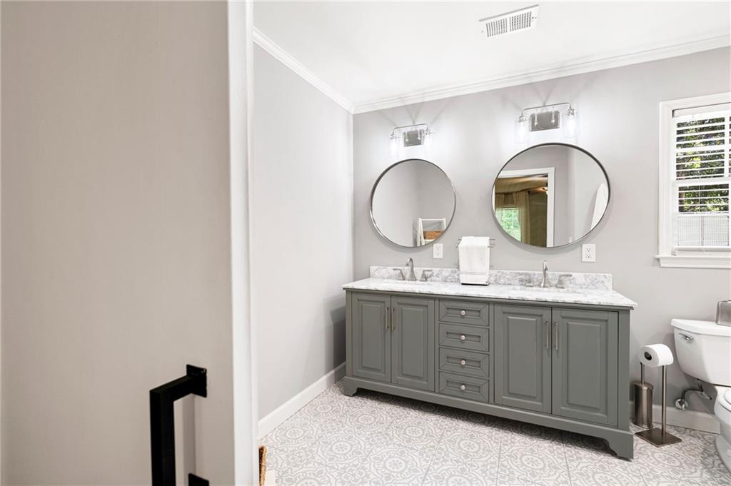 3830 E CARLYLE Court