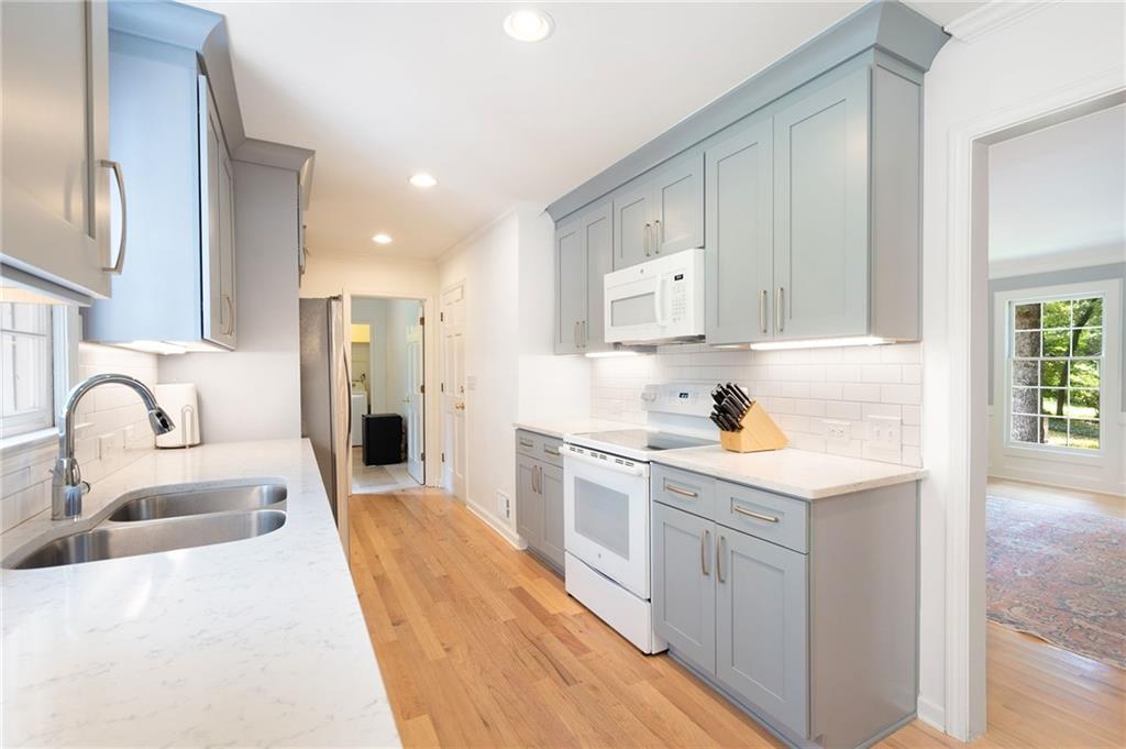 3830 E CARLYLE Court