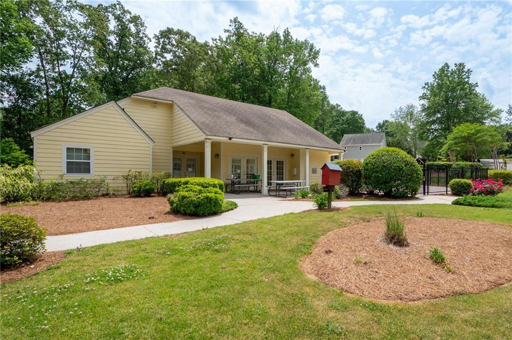 3830 E CARLYLE Court