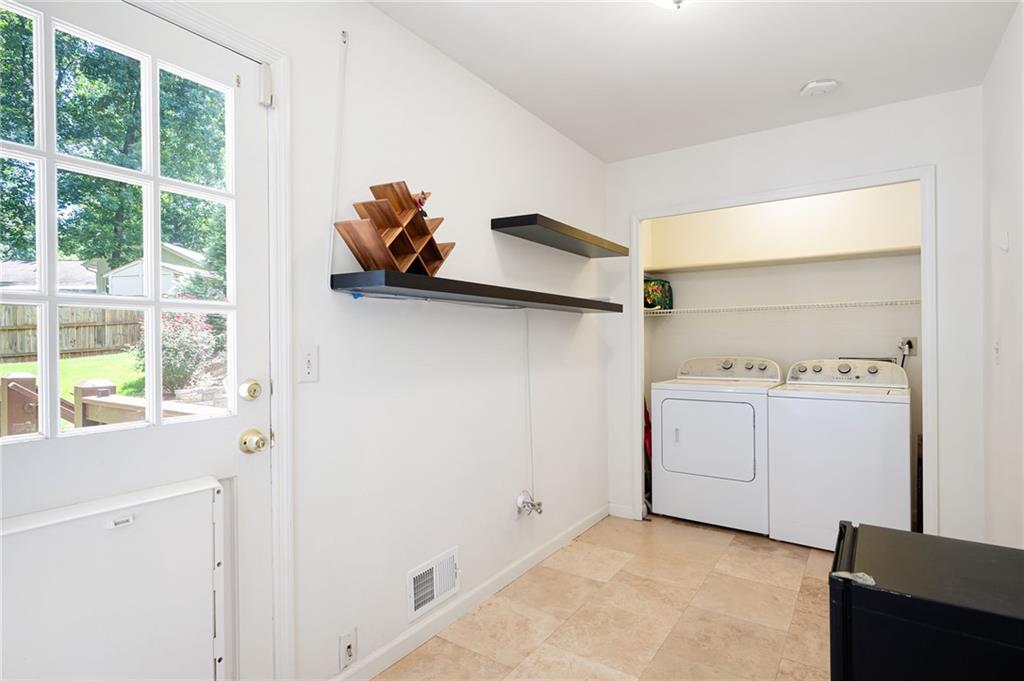 3830 E CARLYLE Court