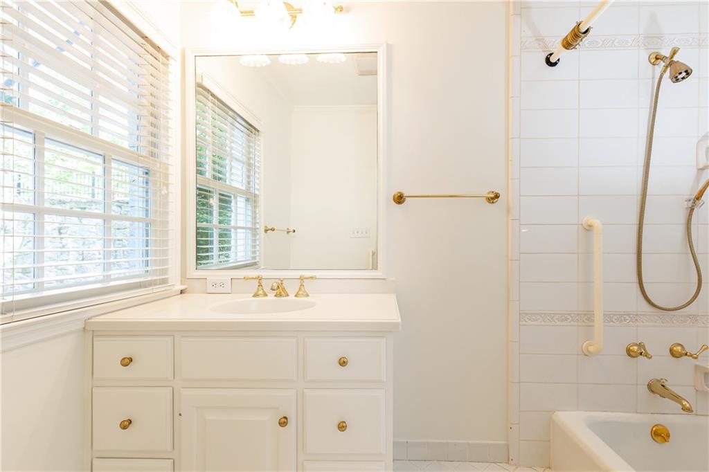 23 Wakefield Drive NE