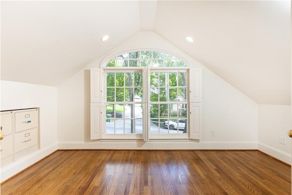 23 Wakefield Drive NE