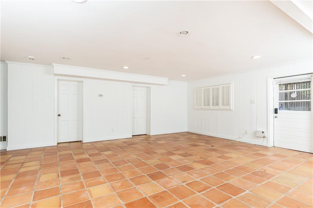 2580 Hawthorne Drive NE