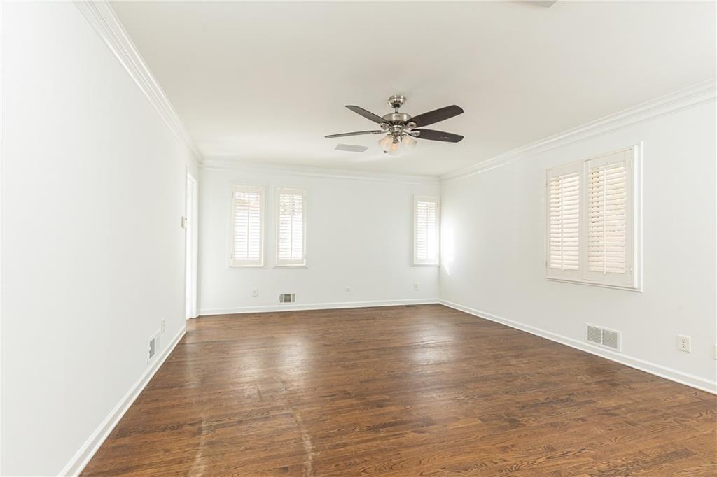 2580 Hawthorne Drive NE