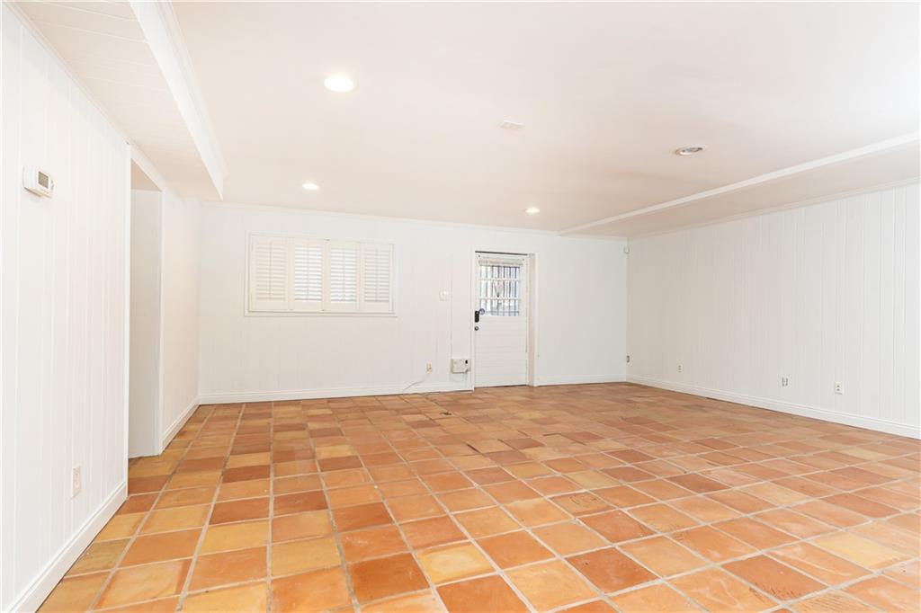 2580 Hawthorne Drive NE