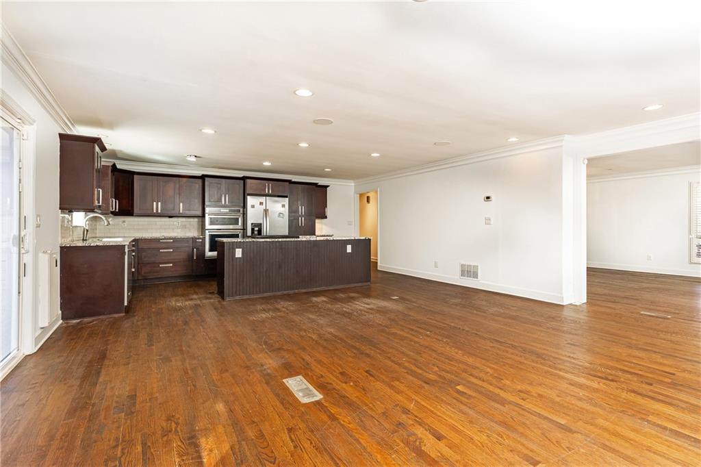 2580 Hawthorne Drive NE