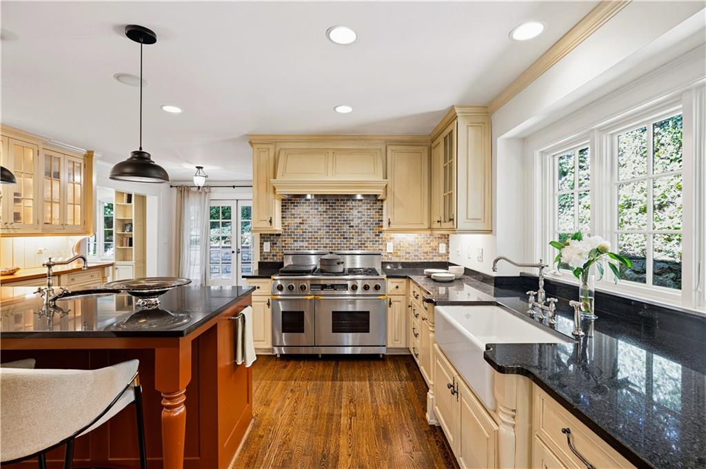 9 Palisades Road NE