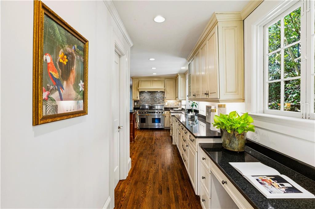 9 Palisades Road NE