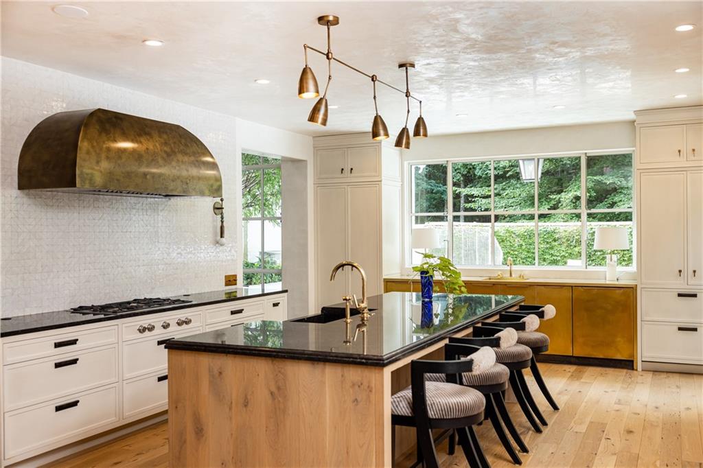 300 Blackland Road NW