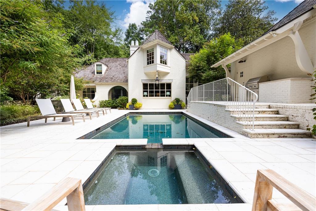 300 Blackland Road NW