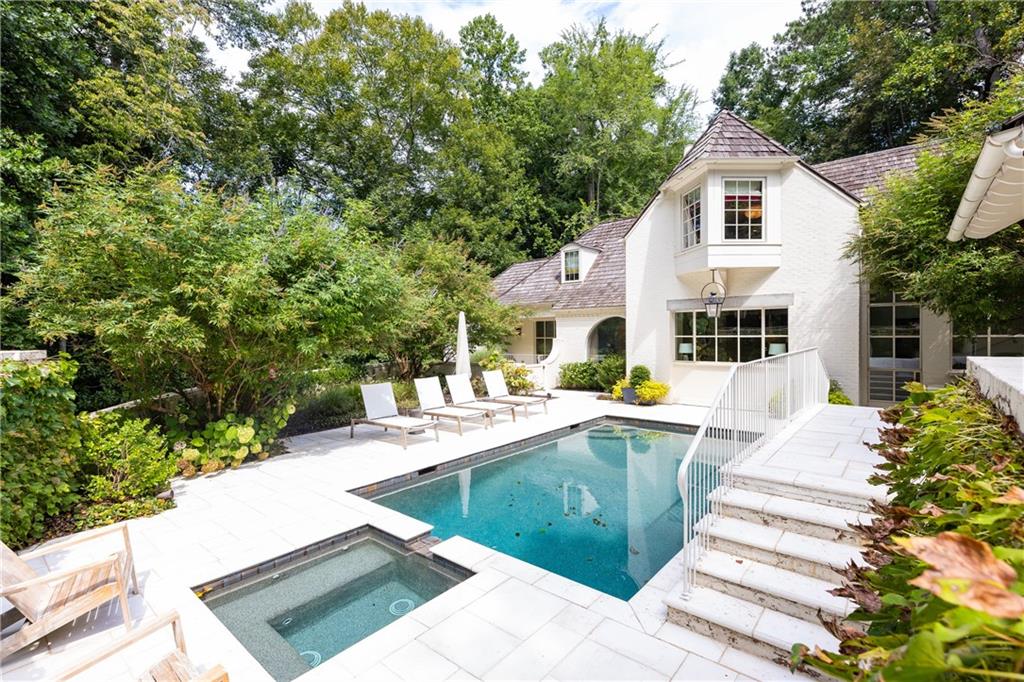 300 Blackland Road NW
