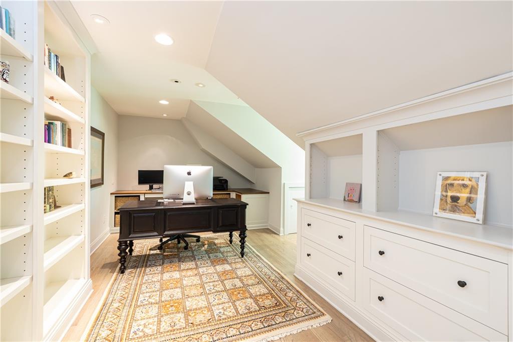 49 Huntington Road NE