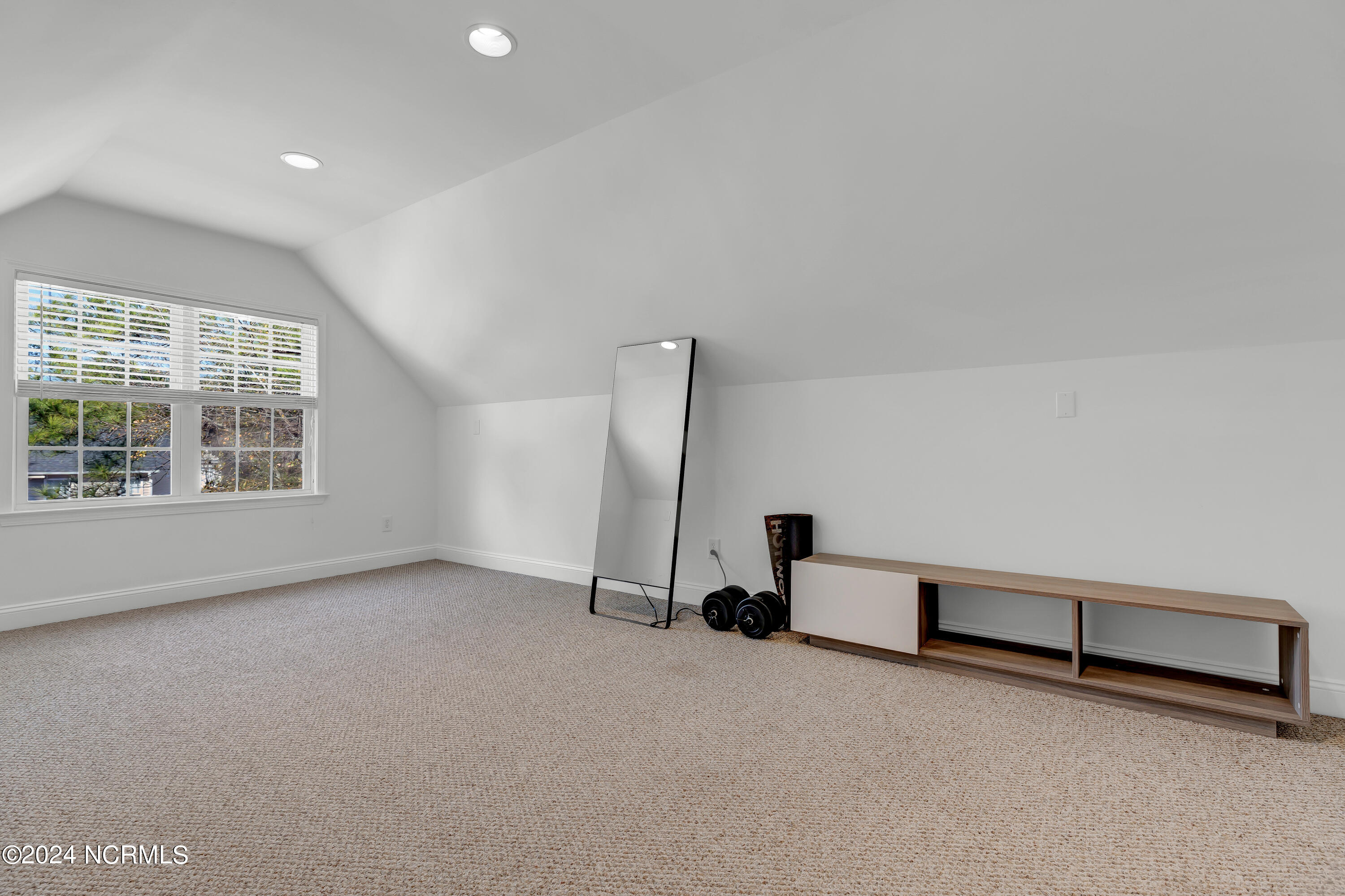 143 Woodford Road NE