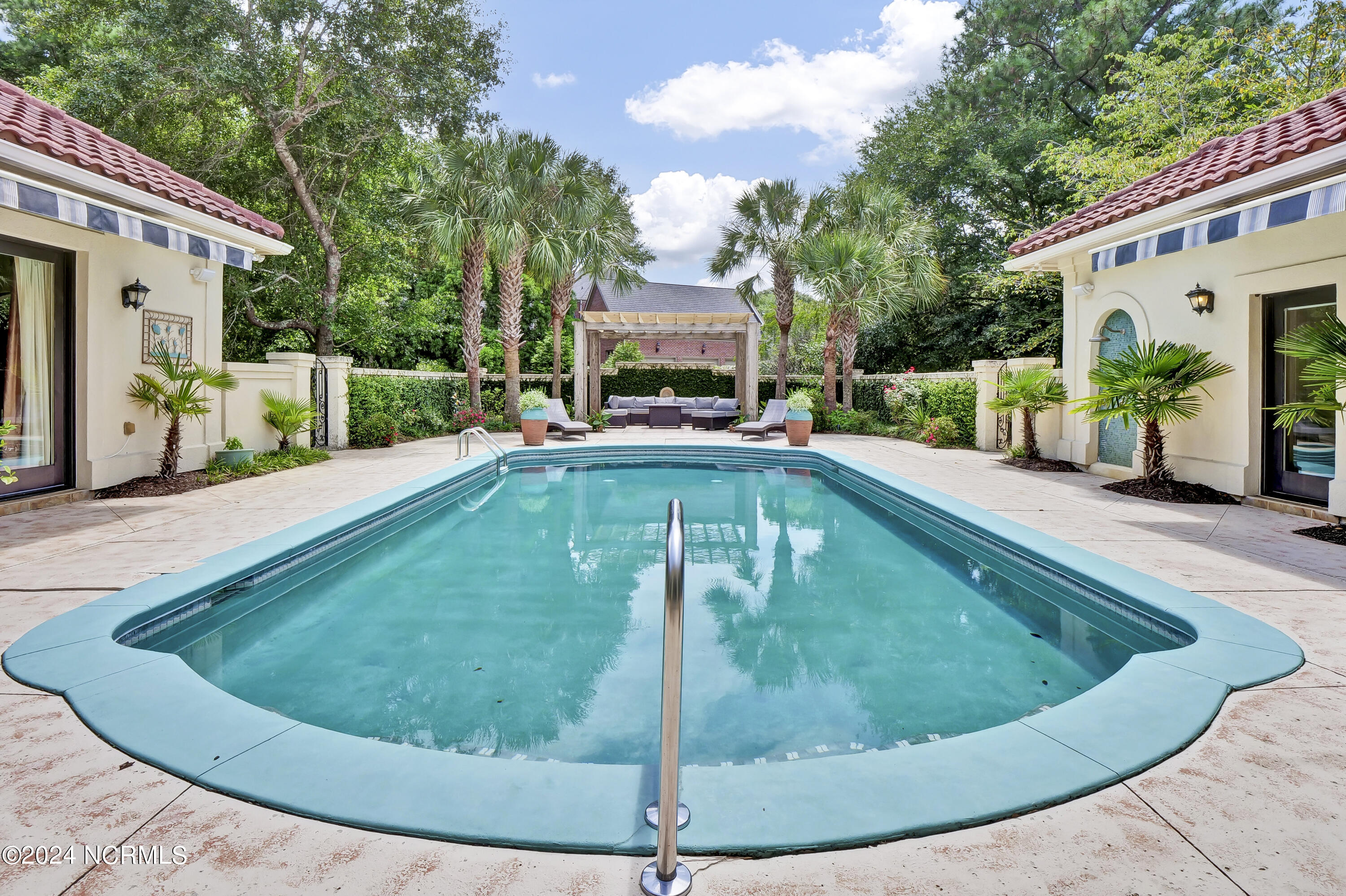 833 Gull Point Road