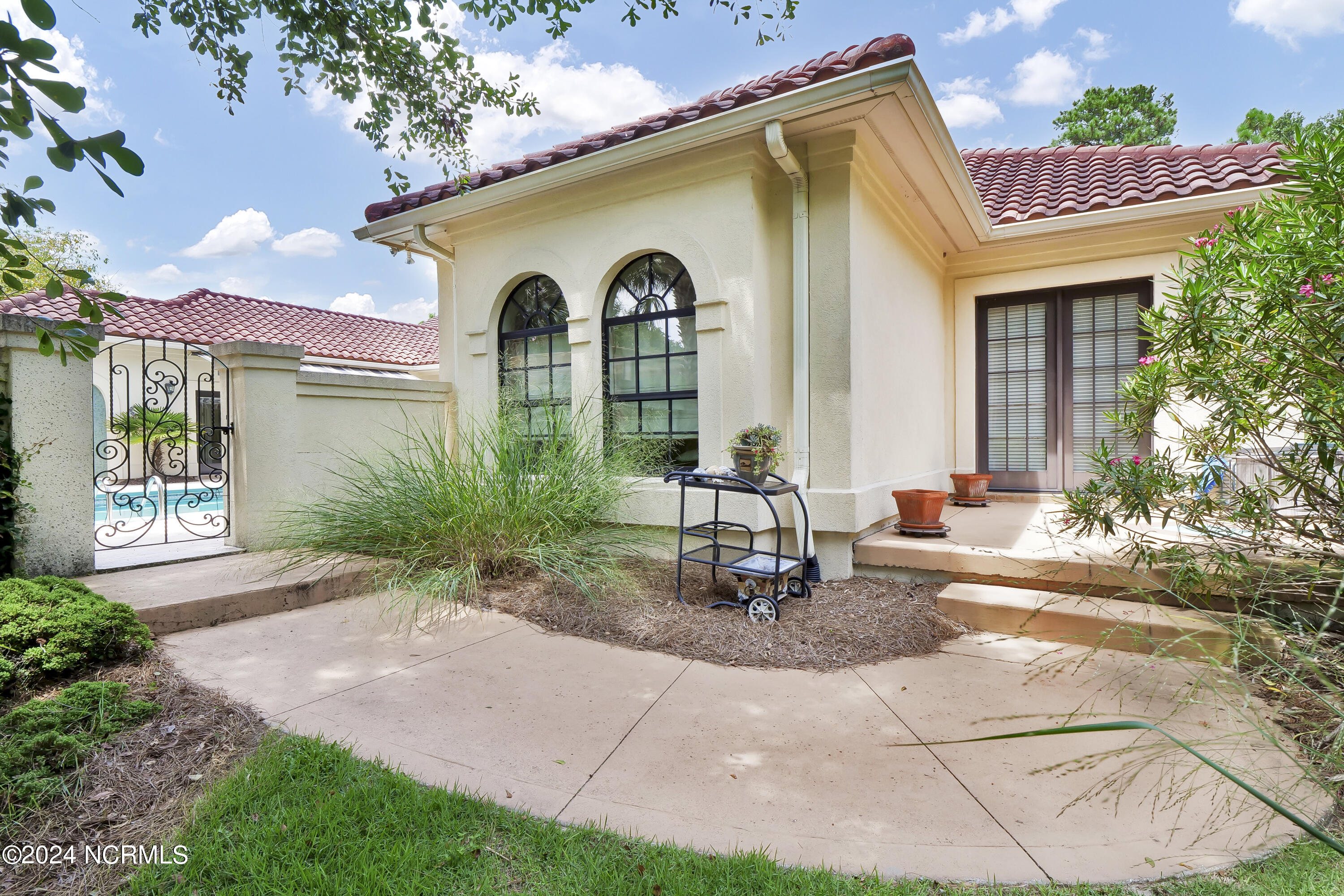 833 Gull Point Road
