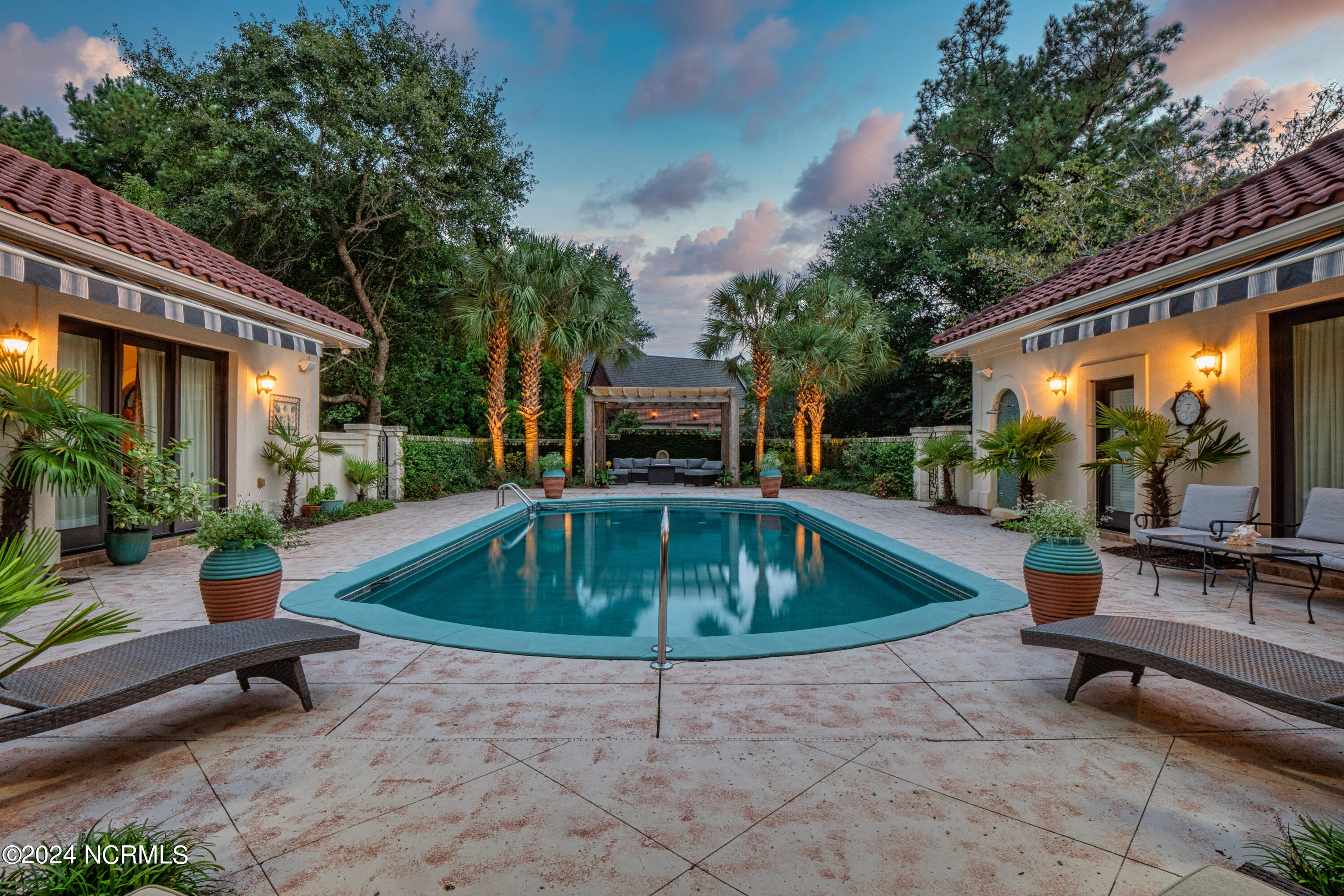 833 Gull Point Road