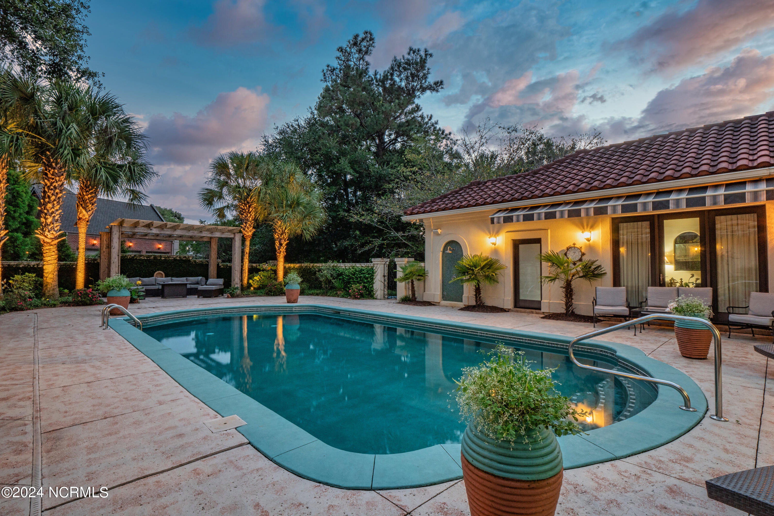 833 Gull Point Road