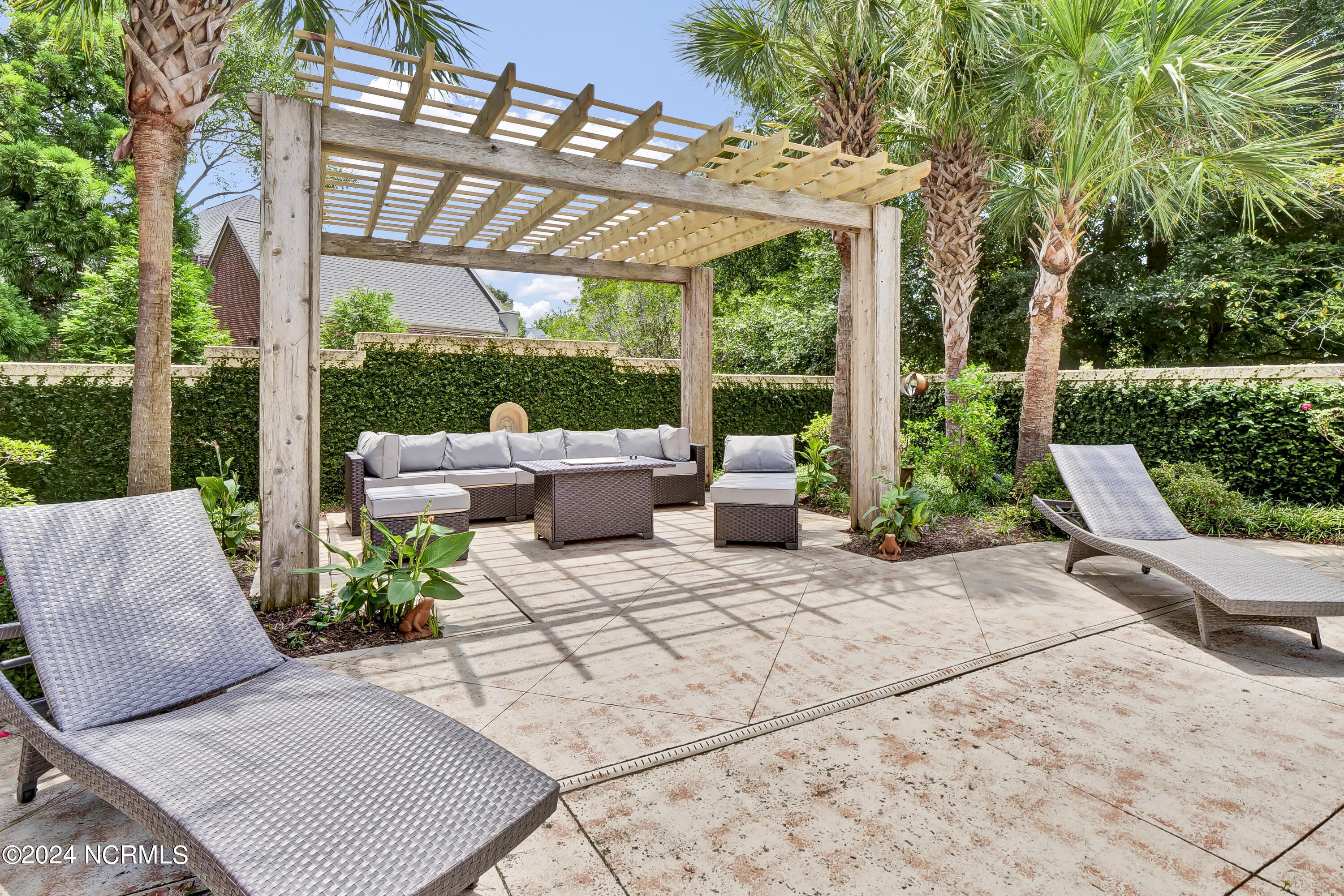 833 Gull Point Road