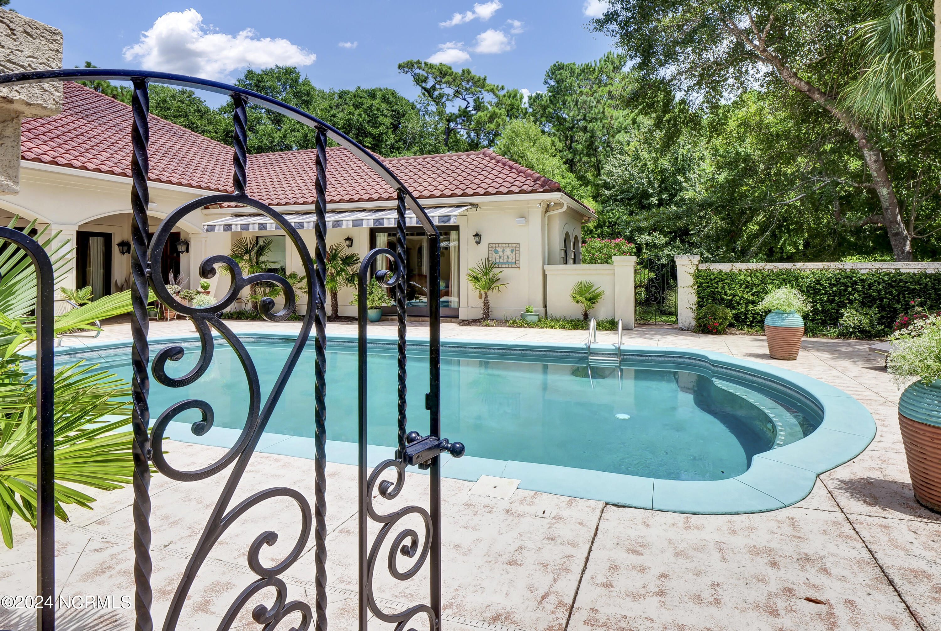 833 Gull Point Road