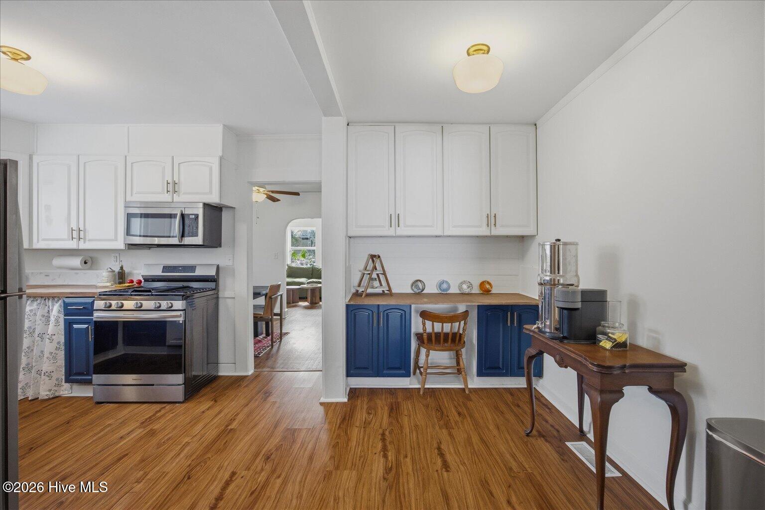 221 Northern Boulevard