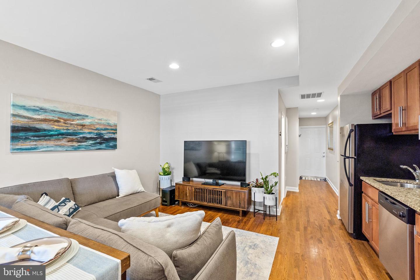 1606 Isherwood St NE #1