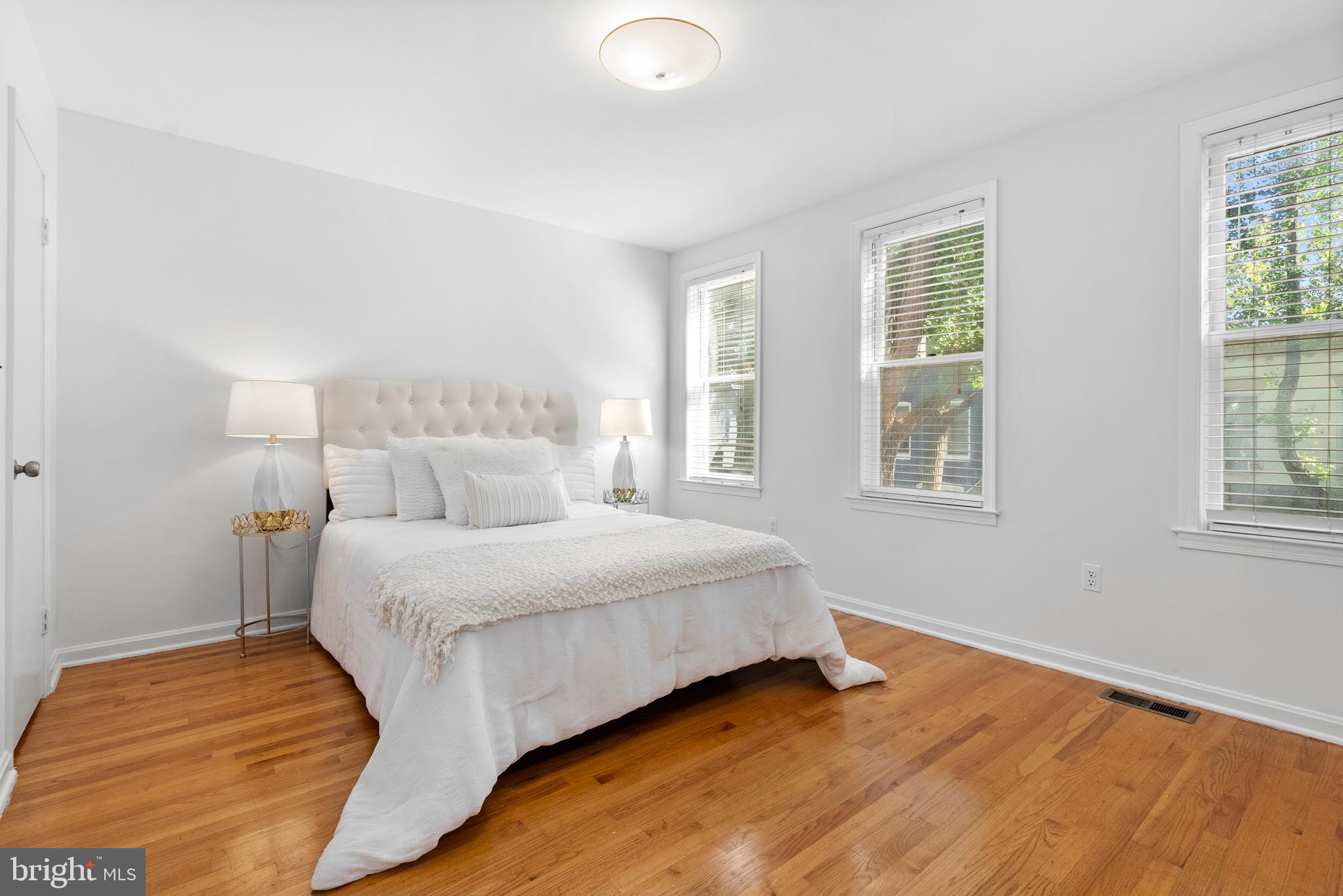 622 14th Pl NE