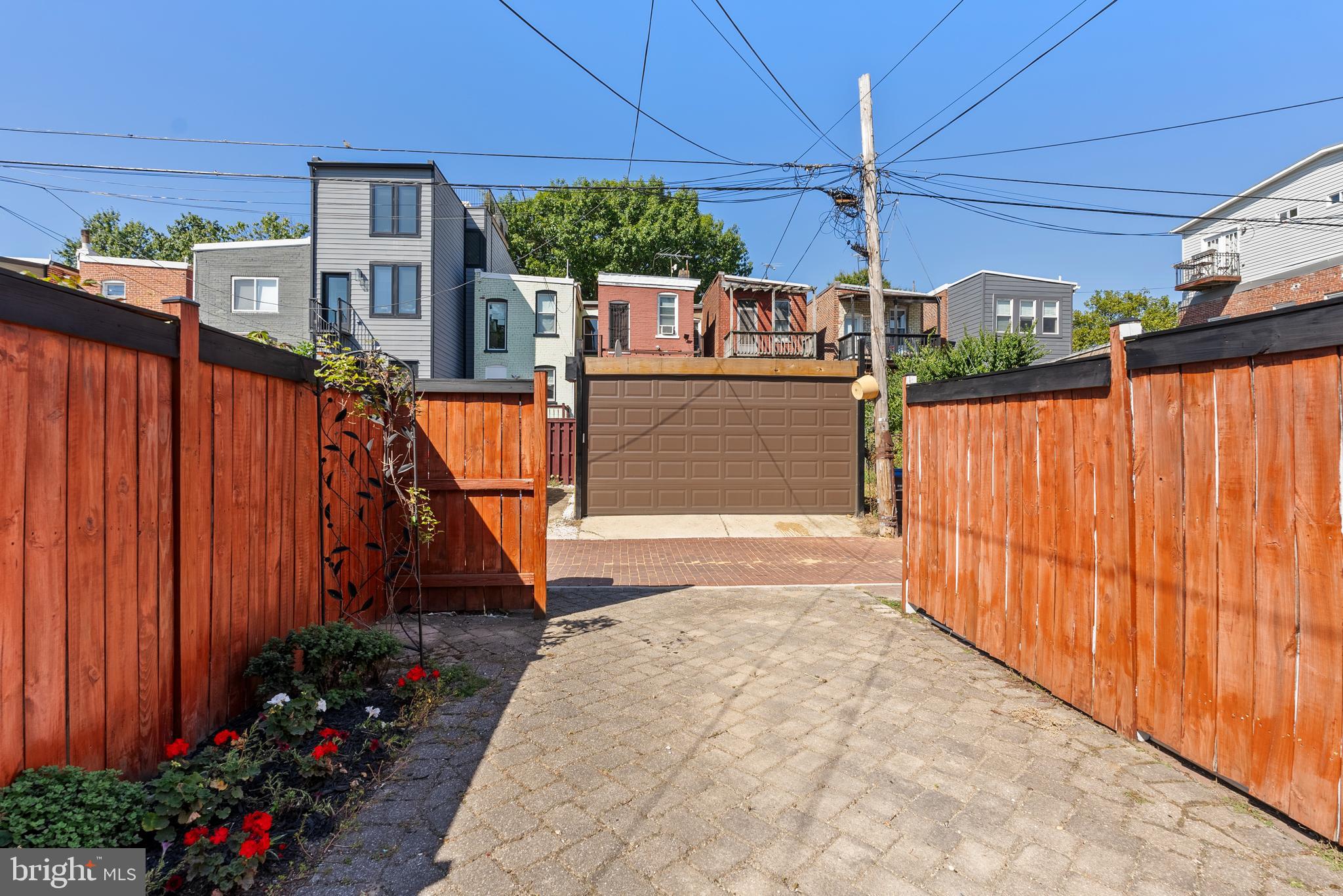622 14th Pl NE