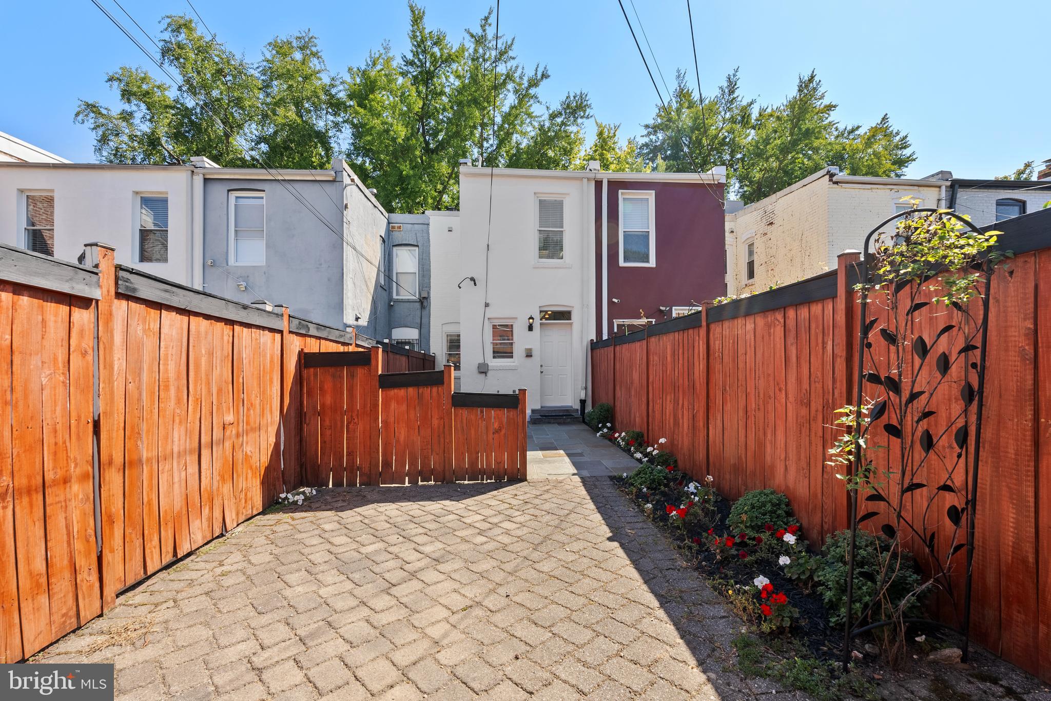 622 14th Pl NE