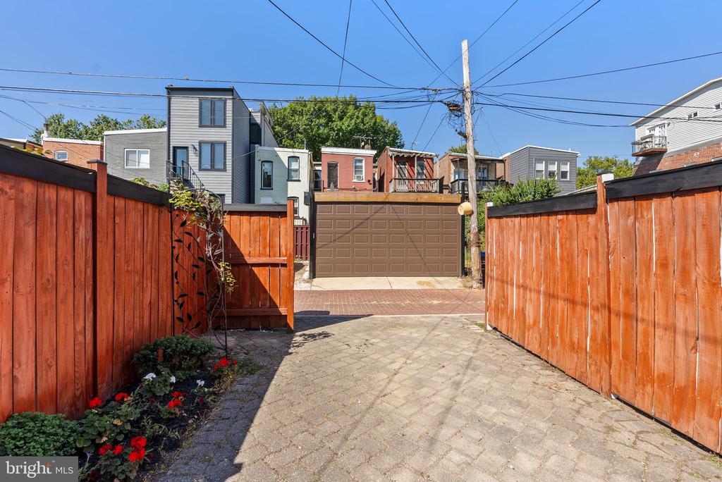 622 14th Pl NE