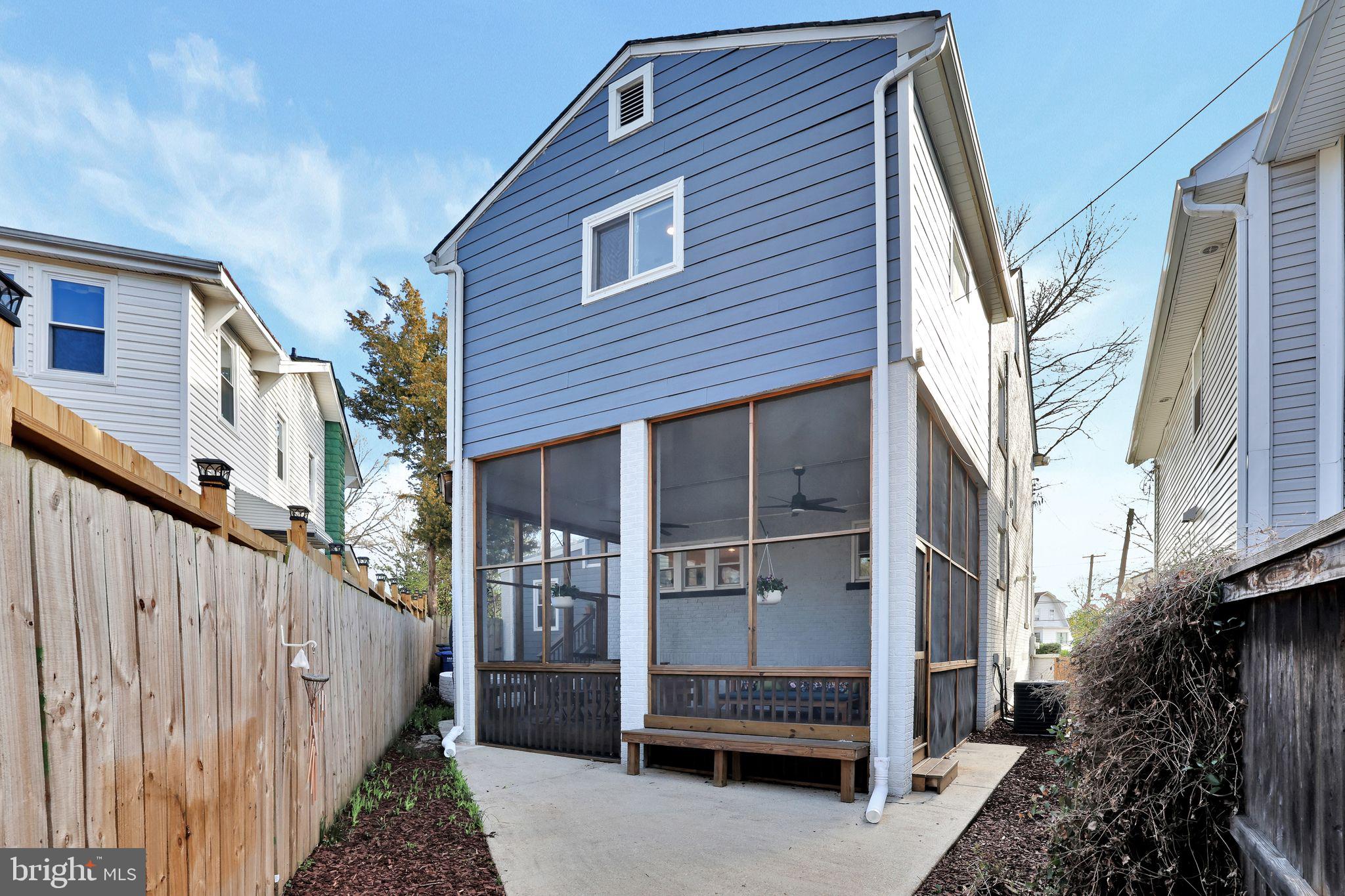 3701 South Dakota Ave NE