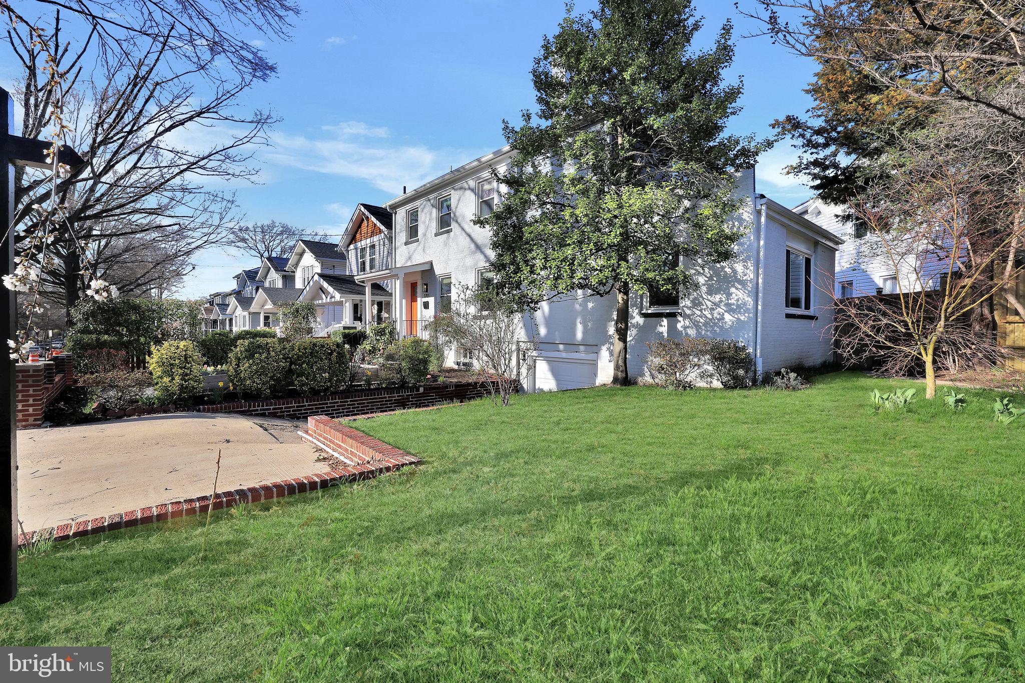 3701 South Dakota Ave NE