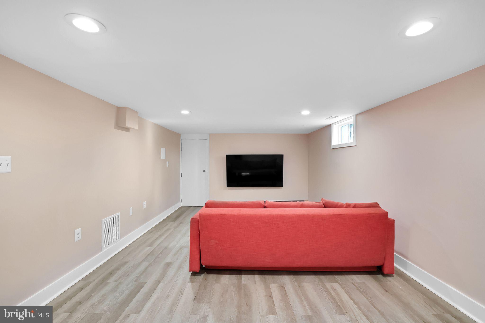 3701 South Dakota Ave NE