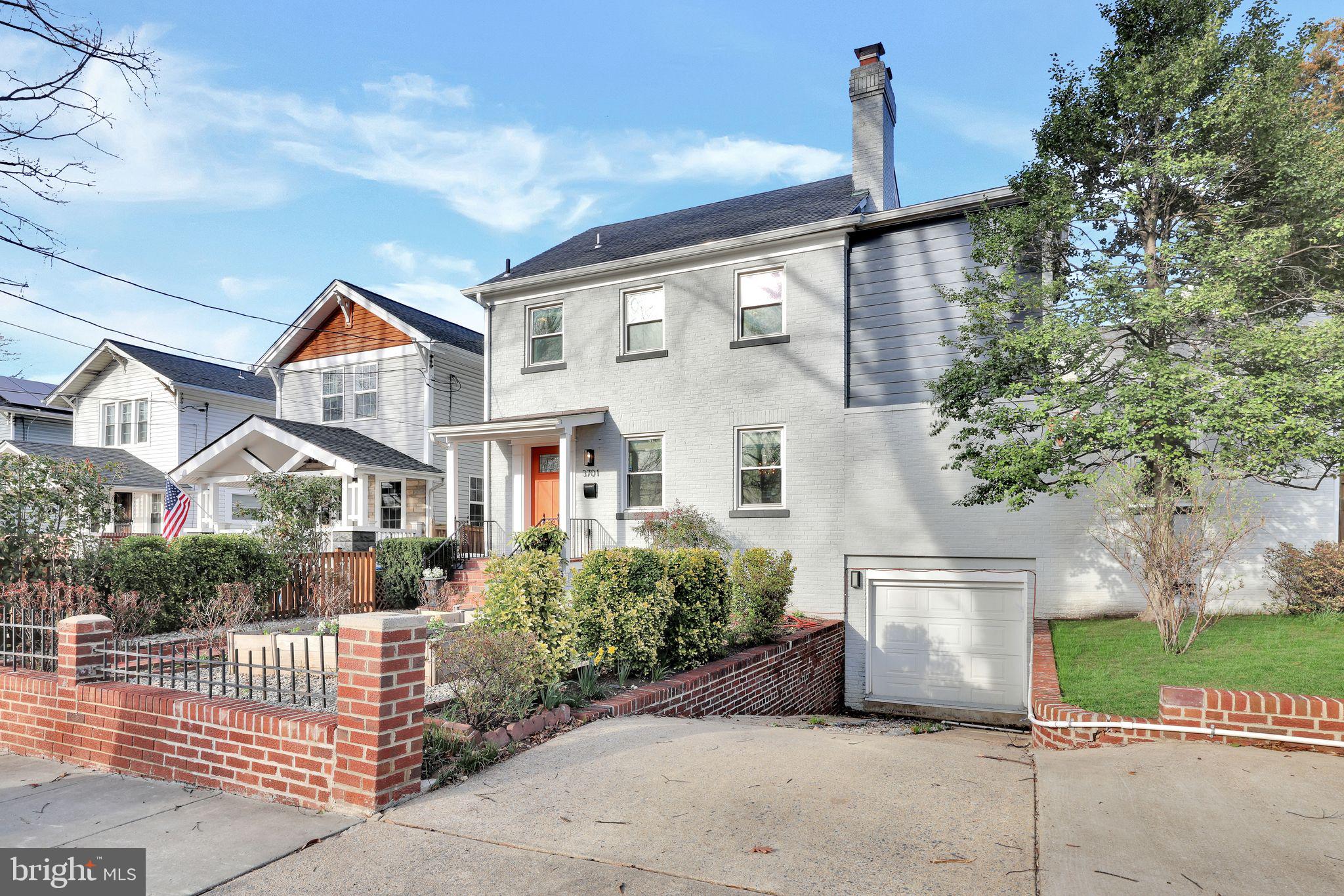 3701 South Dakota Ave NE