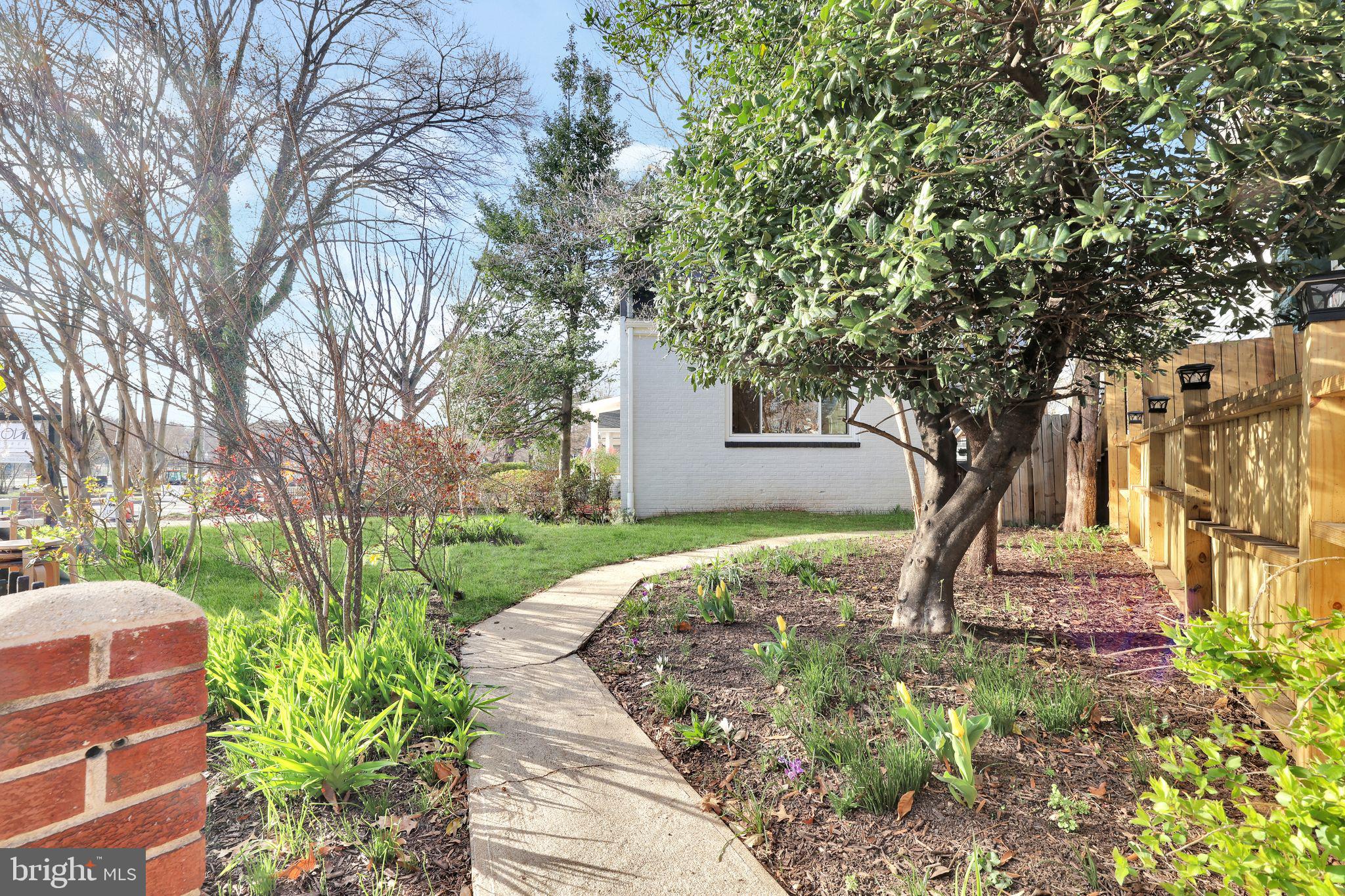 3701 South Dakota Ave NE