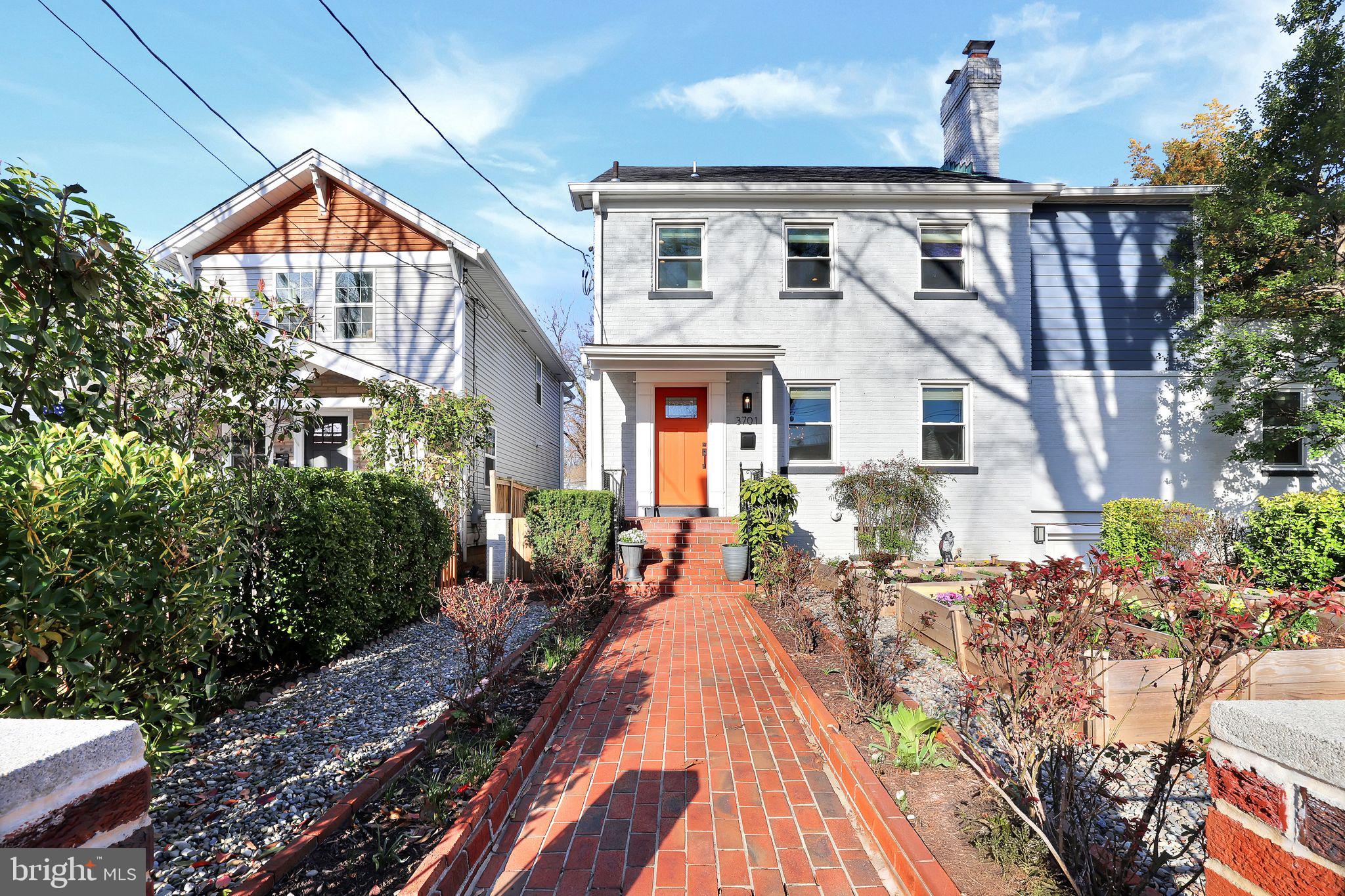 3701 South Dakota Ave NE